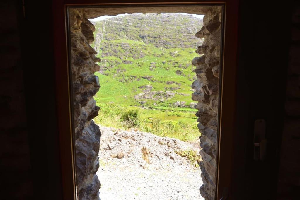 Secluded Cottage Nestled In The Beara Peninsula Killarney Zewnętrze zdjęcie